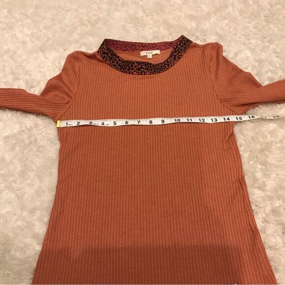 Easel ribbed tunic length top with animal print collar size small - Picture 4 of 6
